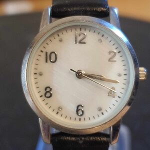 🦋10/$20🦋 FMD0TT031Silver/White Floral Leather Women's Watch